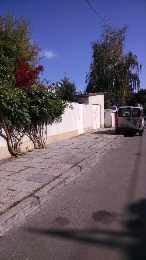 Студия С Двориком В Отраде Odessa Dış mekan fotoğraf